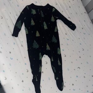 Kyte BABY Black and Green Tree Print Footie